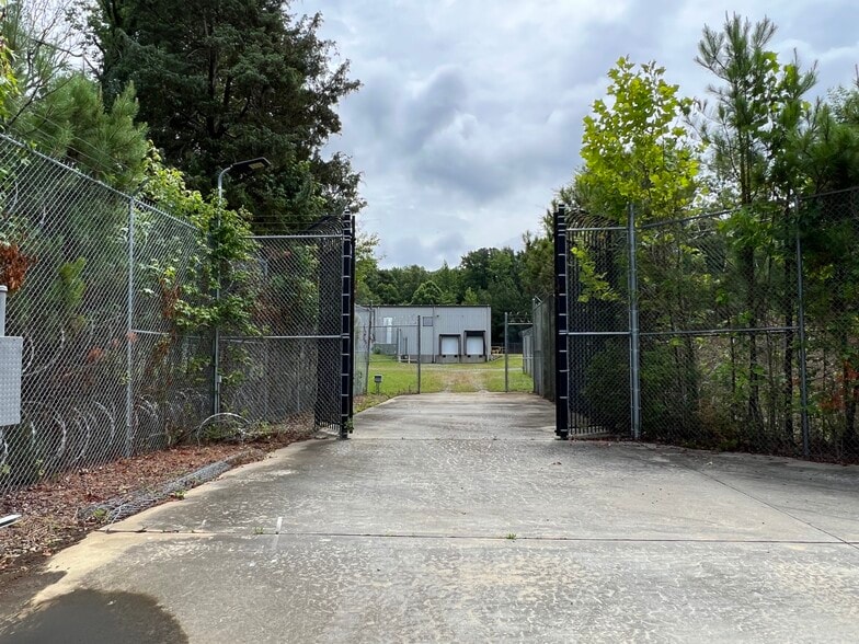 More Photos Of 13117 NC Highway 24/27, Robbins Warehouse For Lease