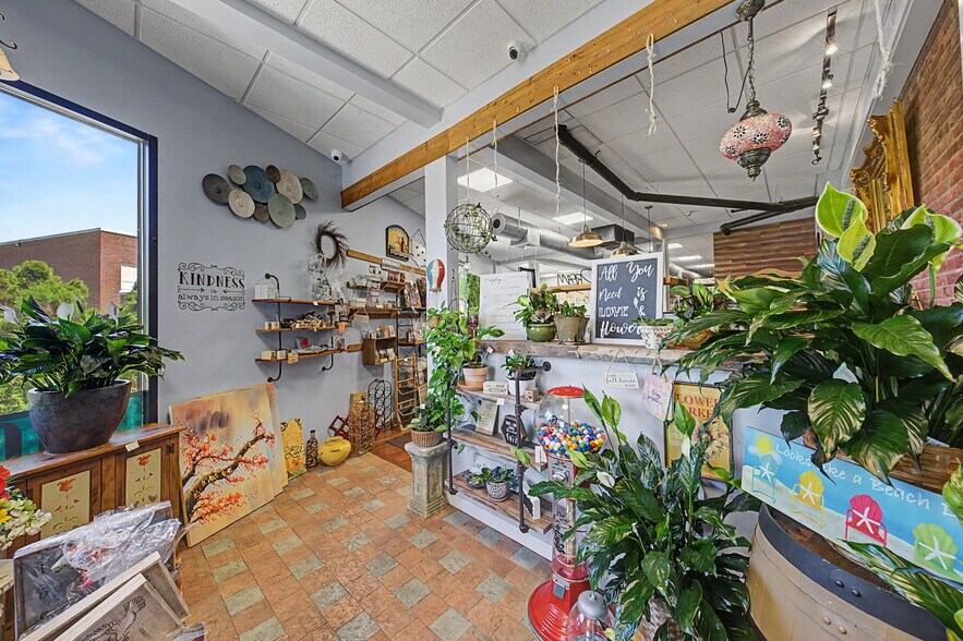 More Photos Of 185 D, New Milford Storefront Retail Office For Lease