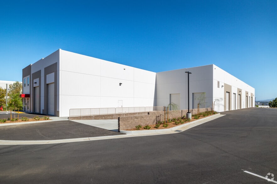 More Photos Of 42398 Remington Ave, Temecula Warehouse For Lease