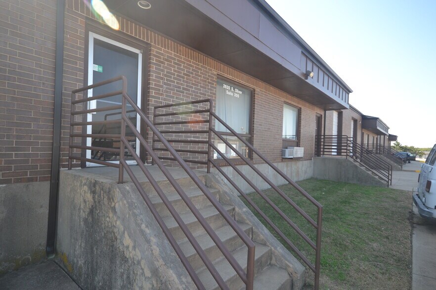 More Photos Of 2612 Oliver, Wichita Industrial For Lease