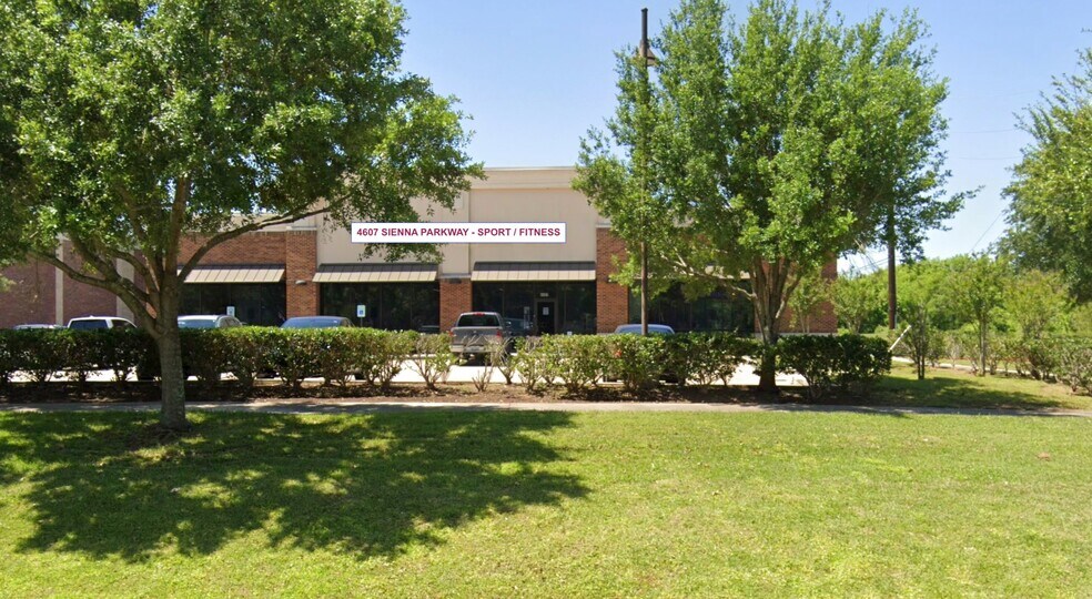 Primary Photo Of 4607 Sienna Pky, Missouri City Health Club For Lease