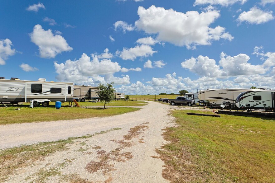 More Photos Of 6049 FM 3090 Rd, Anderson Trailer Camper Park For Sale