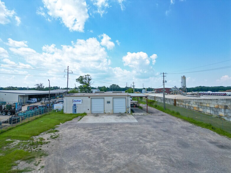 Primary Photo Of 5420 Hamilton Blvd, Theodore Auto Repair For Sale
