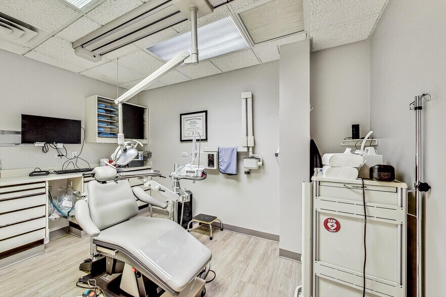 More Photos Of 1775 Glenview Rd, Glenview Medical For Lease