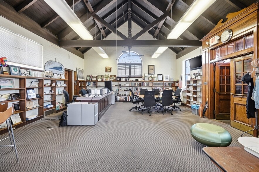 More Photos Of 1703 Dale Rd, Cincinnati Public Library For Sale