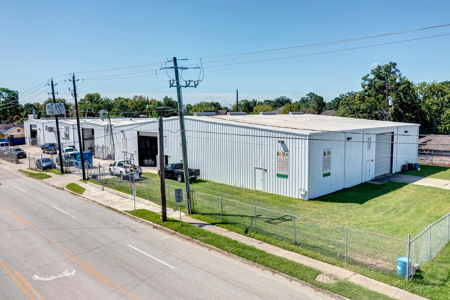 More Photos Of 1406-1420 Telephone Rd, Houston Showroom For Sale