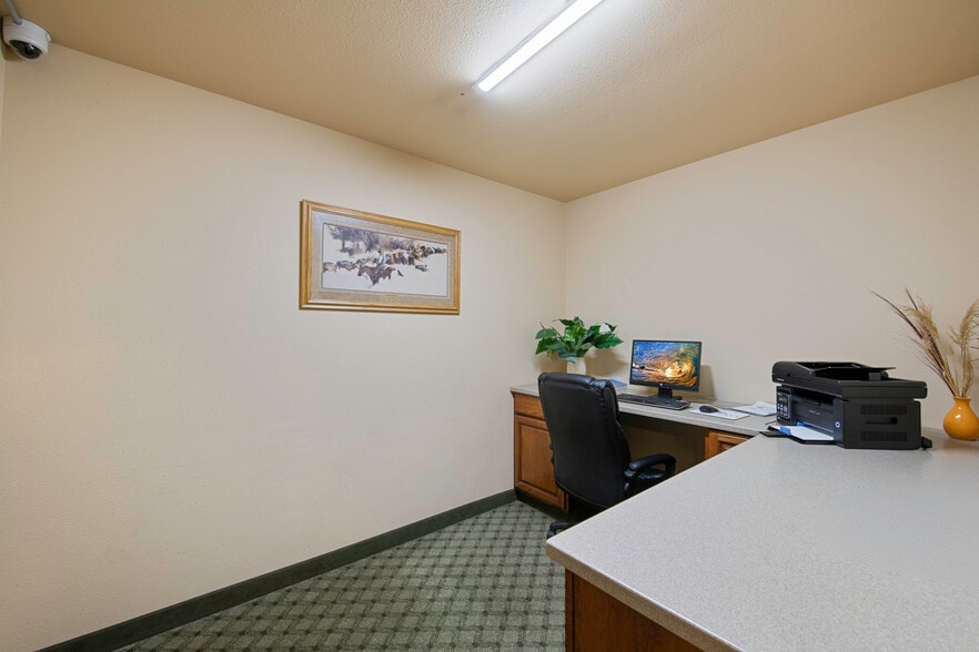 More Photos Of 1424 W Pine St, Pinedale Hotel For Sale