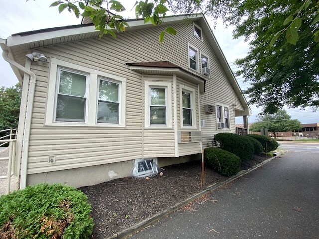 Primary Photo Of 117 E. Laurel Rd, Stratford Medical For Lease