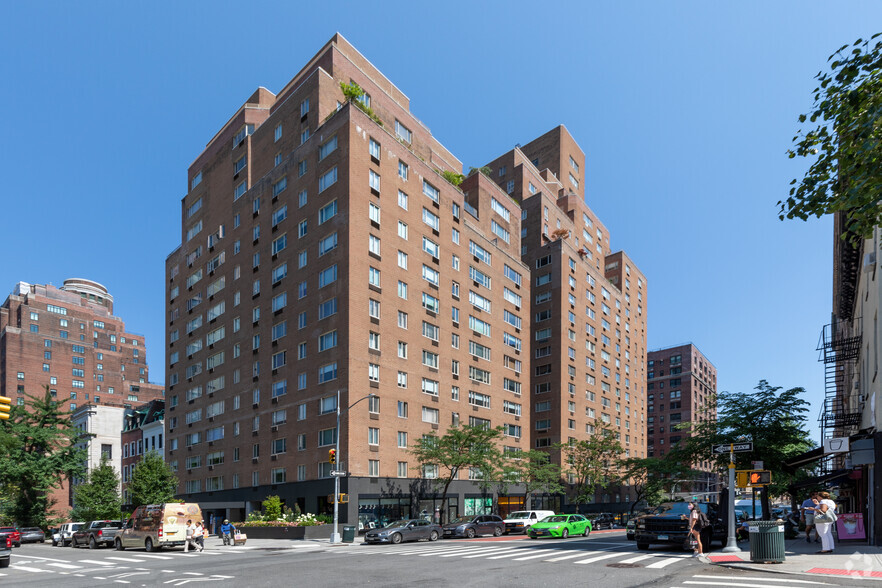 Primary Photo Of 976-978 Lexington Ave, New York Apartments For Lease