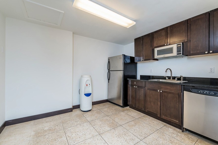 More Photos Of 1110 Brickell Ave, Miami Office For Sale