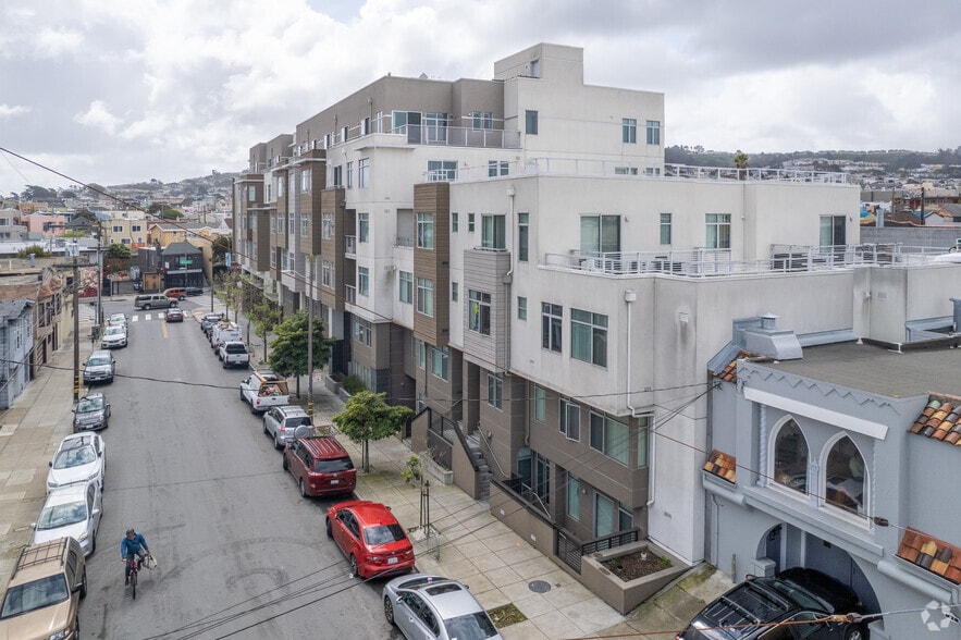 More Photos Of 33 Seneca Ave, San Francisco Apartments For Lease