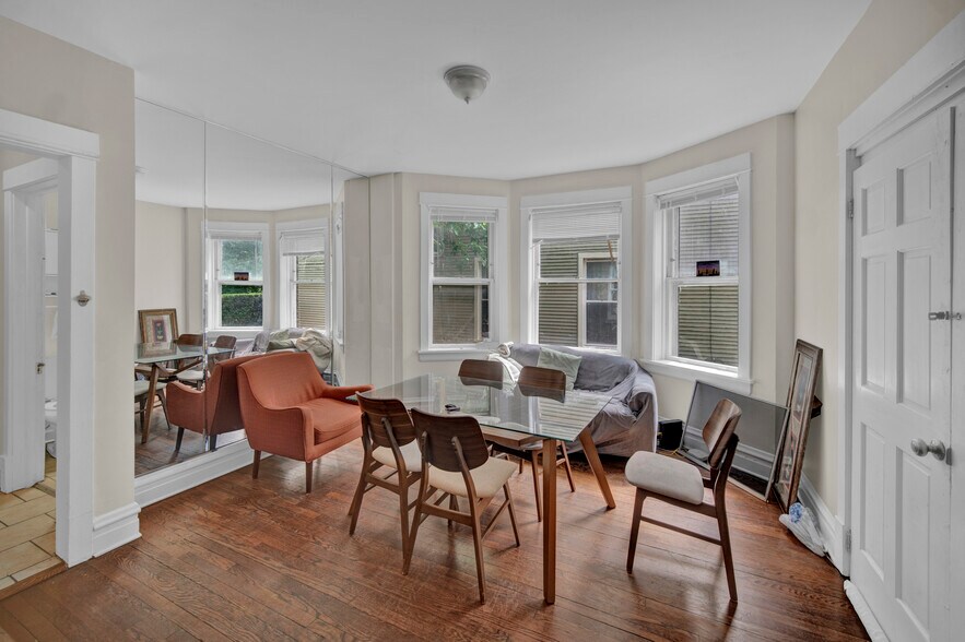 More Photos Of 1029 Garnett Pl, Evanston Apartments For Sale