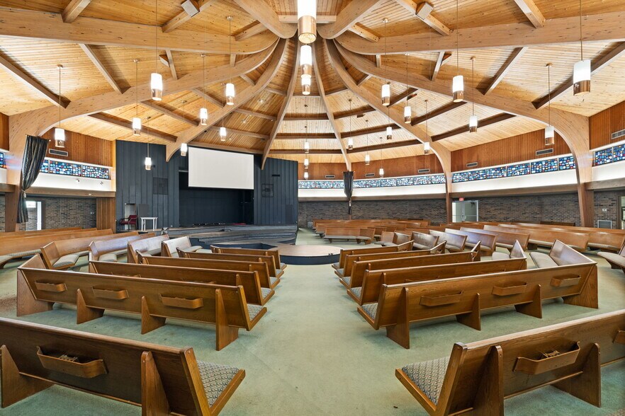 More Photos Of 513 W Rittenhouse Rd, Houston Religious Facility For Lease