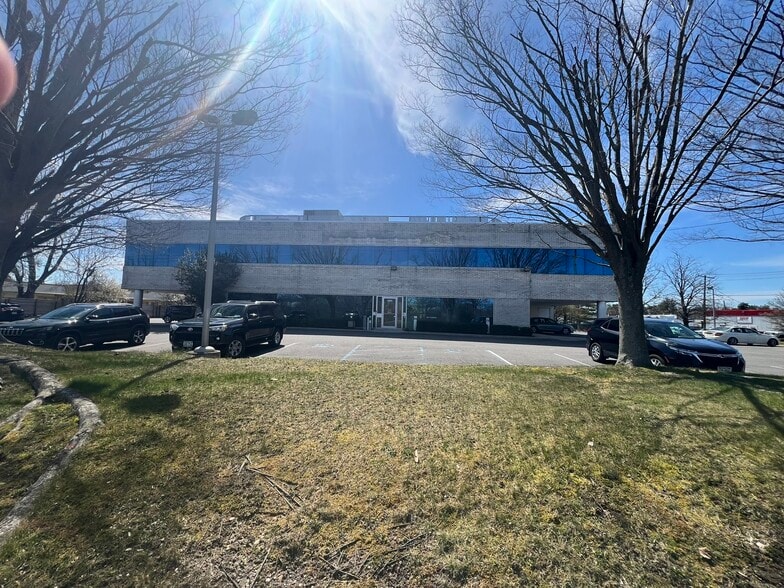More Photos Of 4400 Veterans Memorial Hwy, Holbrook Office For Sale