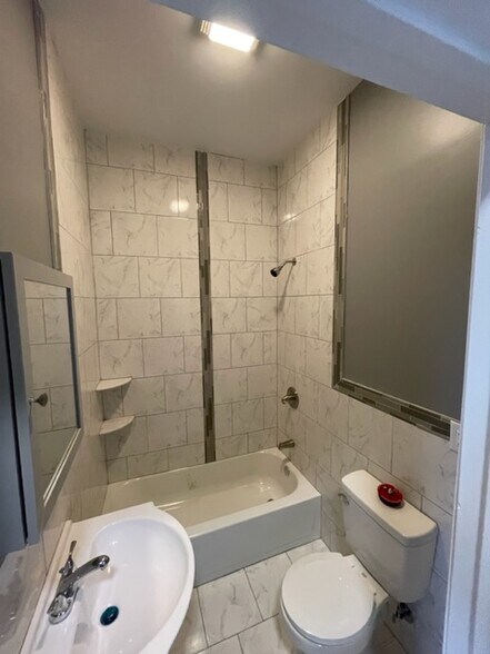 More Photos Of 1839 W North Ave, Baltimore Storefront Retail Office For Lease