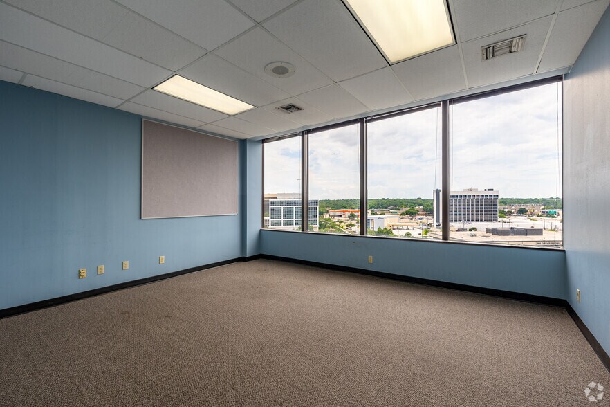 More Photos Of 8700 Tesoro Dr, San Antonio Unknown For Lease