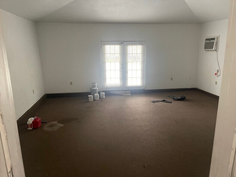 More Photos Of 2513 E Union Bower Rd, Irving Warehouse For Lease