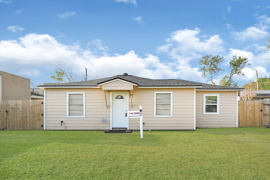 Primary Photo Of 7442 Evie Ln, Deer Park Showroom For Sale