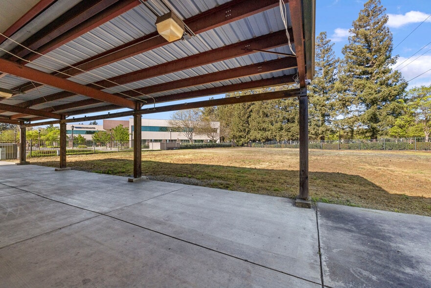 More Photos Of 3404 Shadowbrook Dr, Stockton Storefront Retail Office For Lease