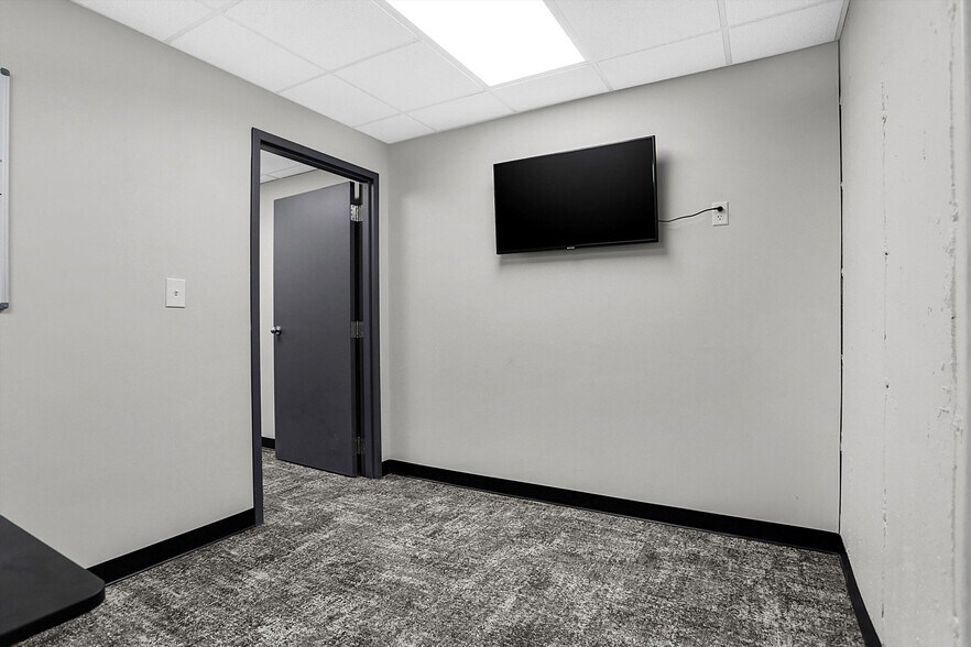 More Photos Of 615 Russell Ave, Indianapolis Medical For Sale