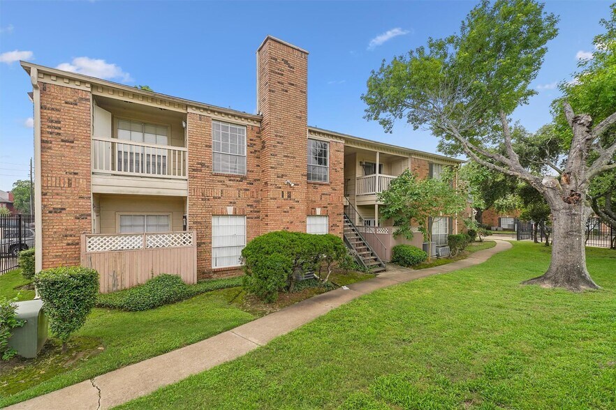 More Photos Of 2626 Holly Hall St, Houston Apartments For Sale