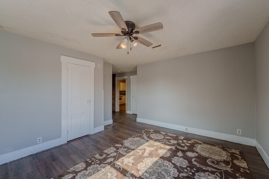 More Photos Of 101 W National Rd, Englewood Freestanding For Sale