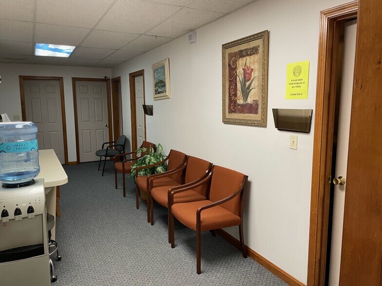 More Photos Of 2 Courthouse Ln, Chelmsford Office For Lease