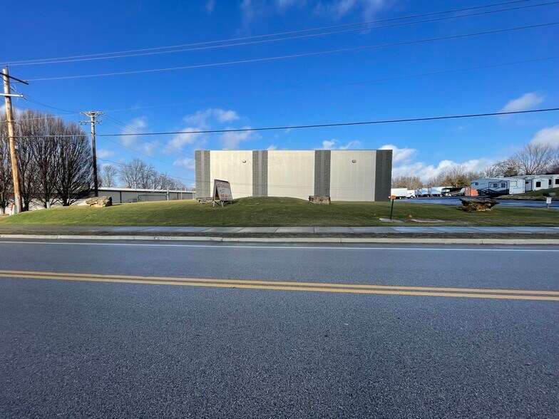 More Photos Of 5435-5437 Westwood Dr, Saint Charles Warehouse For Lease