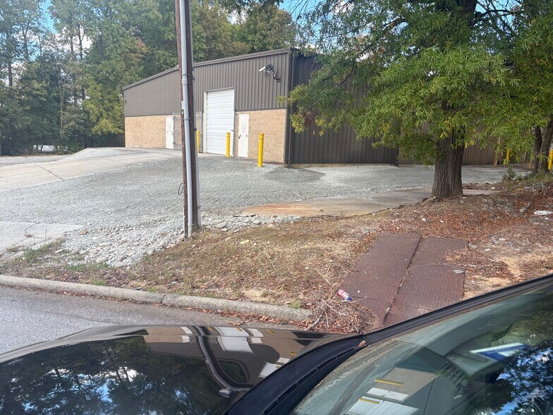 More Photos Of 2417 Binford St, Greensboro Warehouse For Lease