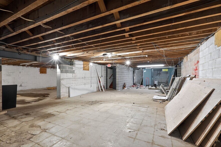 More Photos Of 13 N York Rd, Willow Grove Freestanding For Lease