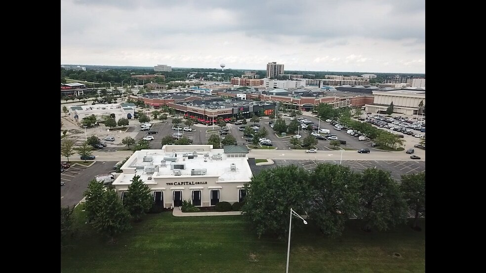 More Photos Of 87 Yorktown Shopping Ctr, Lombard Restaurant For Sale