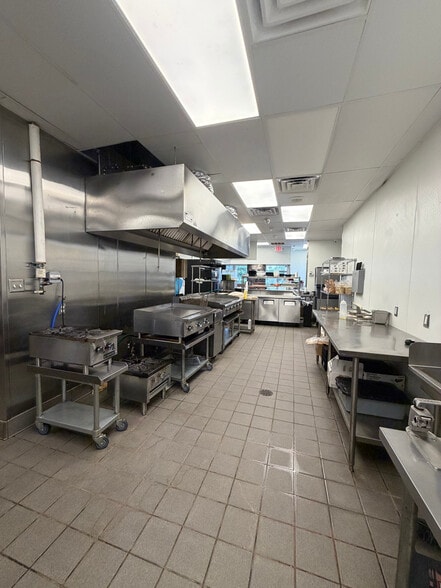More Photos Of 4019 Red Bluff Rd, Pasadena Restaurant For Lease