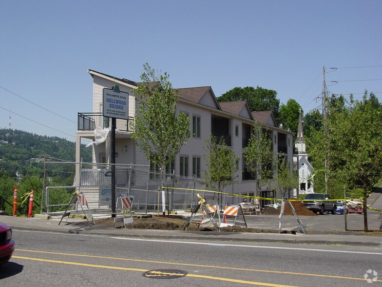 More Photos Of 8055-8065 SE Grand Ave, Portland Office Residential For Sale