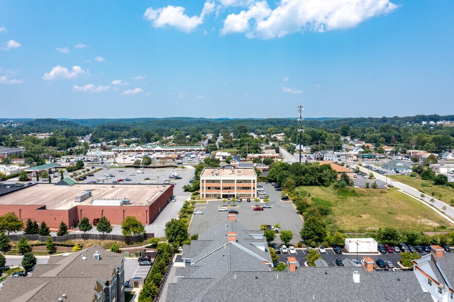 More Photos Of 9649 Belair Rd, Nottingham Office For Lease