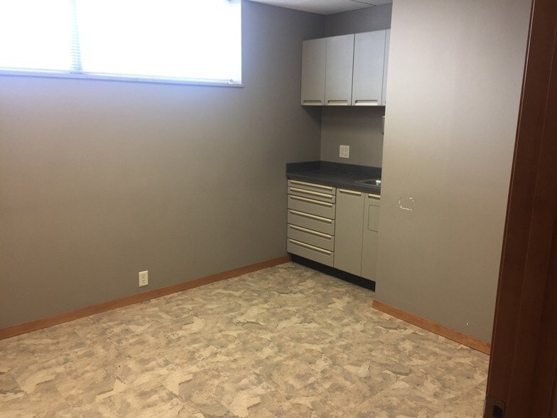More Photos Of 303 S Main St, Mishawaka Medical For Lease
