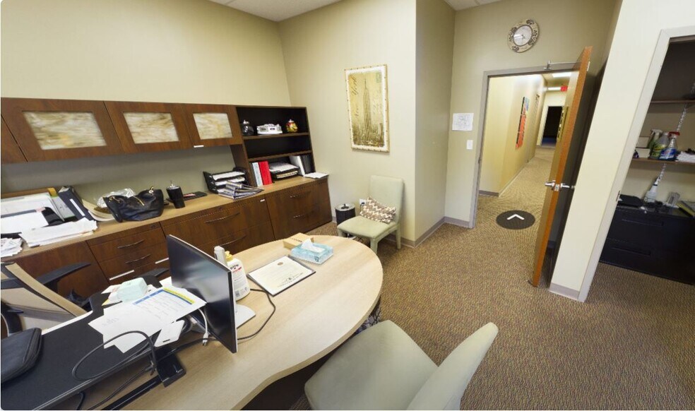 More Photos Of 180 S 8th St, West Dundee Freestanding For Sale