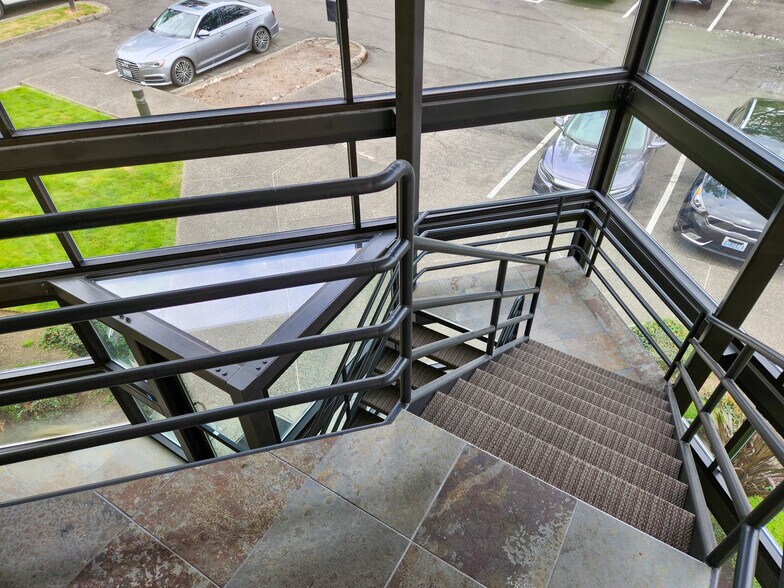 More Photos Of 13975 Interurban Ave S, Tukwila Office For Lease