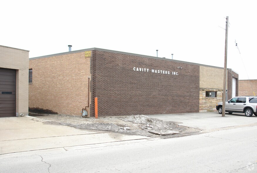 More Photos Of 10005 Pacific Ave, Franklin Park Light Distribution For Sale