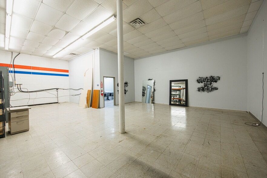 More Photos Of 4011 E Main St, Columbus Freestanding For Lease