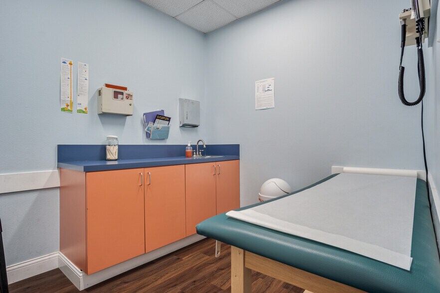 More Photos Of 5506 Broadway Blvd, Garland Medical For Sale