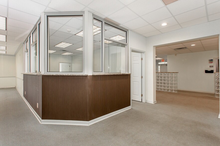 More Photos Of 316 W Pike St, Lawrenceville Medical For Lease