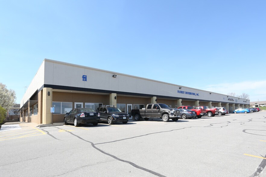 More Photos Of 17331 E 40 Hwy, Independence Light Distribution For Lease