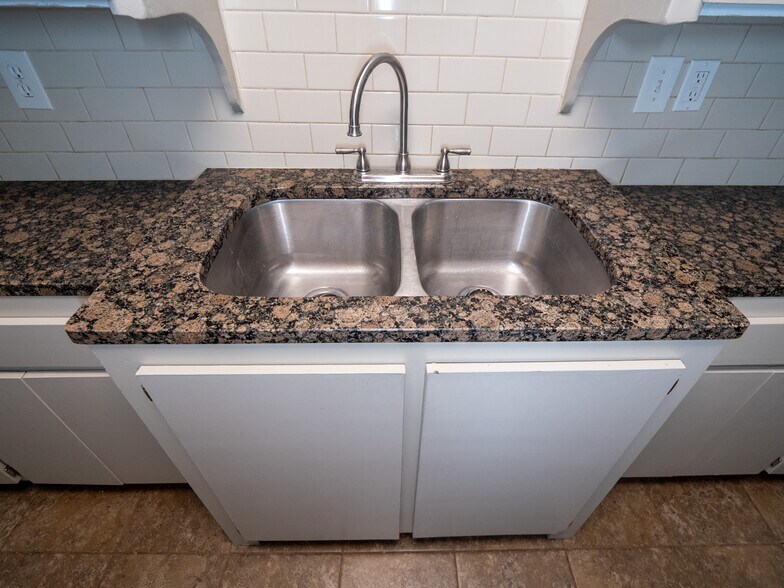 More Photos Of 1000 NE 19th St, Oklahoma City Multifamily For Sale
