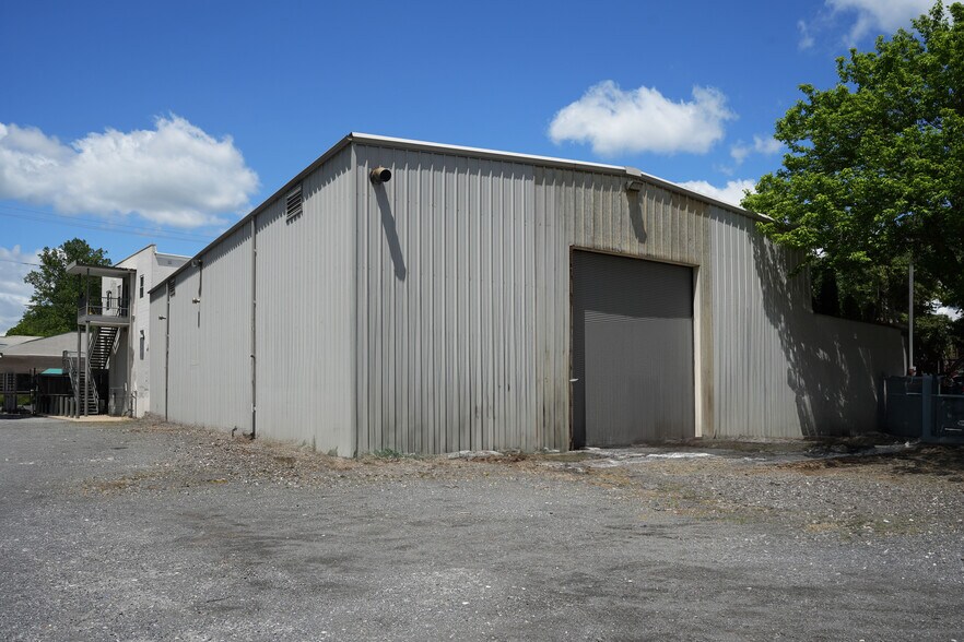 More Photos Of 7757 Woodbine Rd, Woodbine Warehouse For Lease