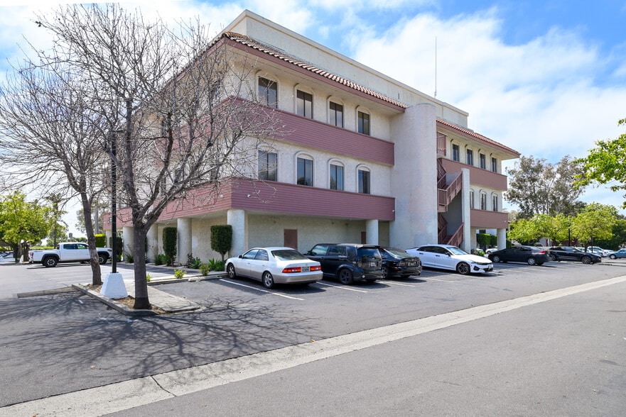 More Photos Of 501 W Channel Islands Blvd, Port Hueneme Loft Creative Space For Lease