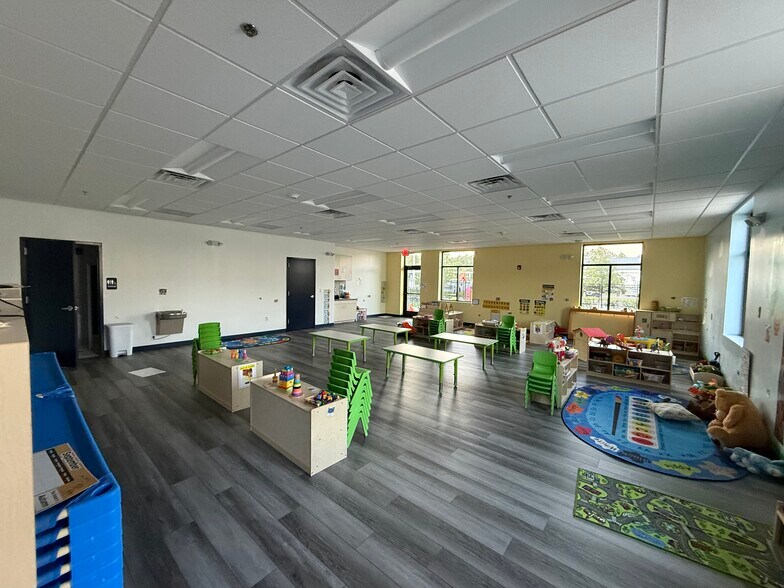 More Photos Of 3480 Royal Pines Dr, Orange Park General Retail For Lease