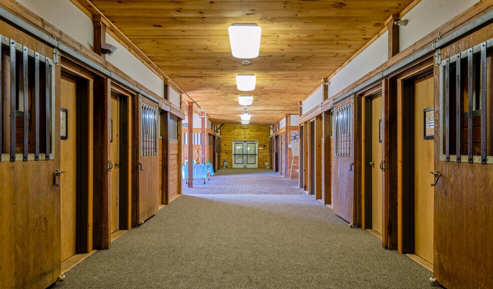 More Photos Of 35 Fawn Ledge Ln, Jamaica Religious Facility For Sale