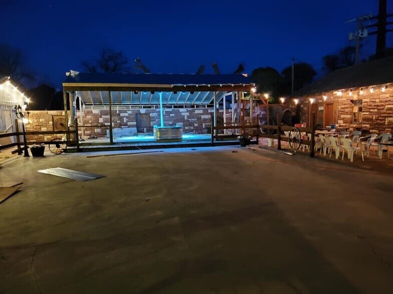 More Photos Of 607 W Main St, Payson Bar For Sale