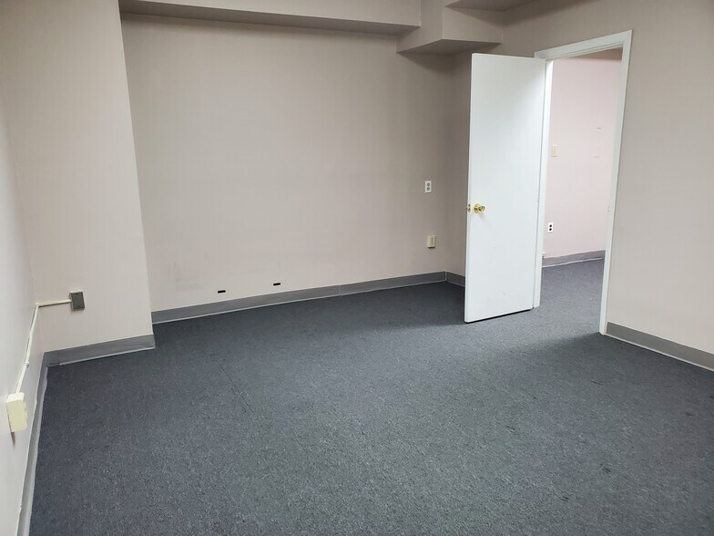 More Photos Of 8400 Bustleton Ave, Philadelphia Medical For Lease