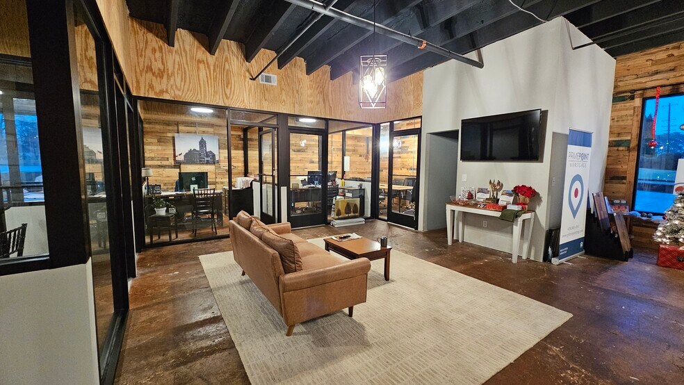 More Photos Of 45 N Kimbell St, Forsyth Storefront Retail Office For Lease
